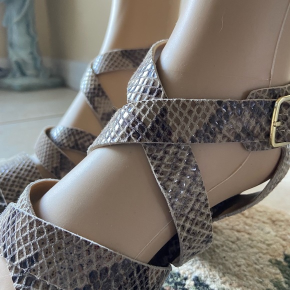 Clarks Ranae Estelle Snakeskin print with stack heel & open toe size 7 - Picture 13 of 16